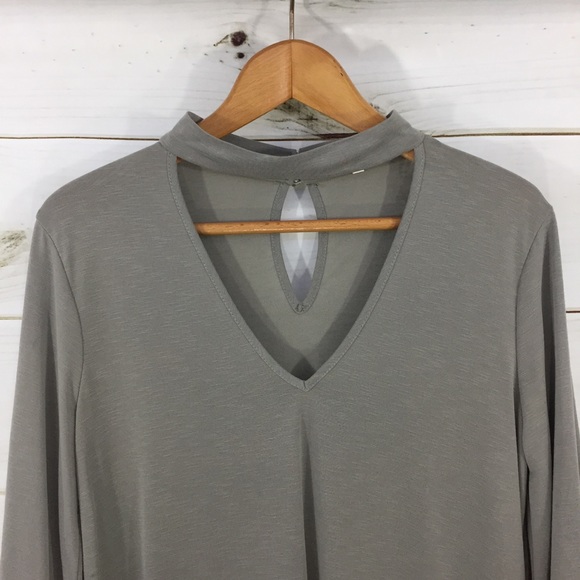 ANDREE by UNIT V-Neck Top with Bell Sleeves, L - Picture 2 of 10